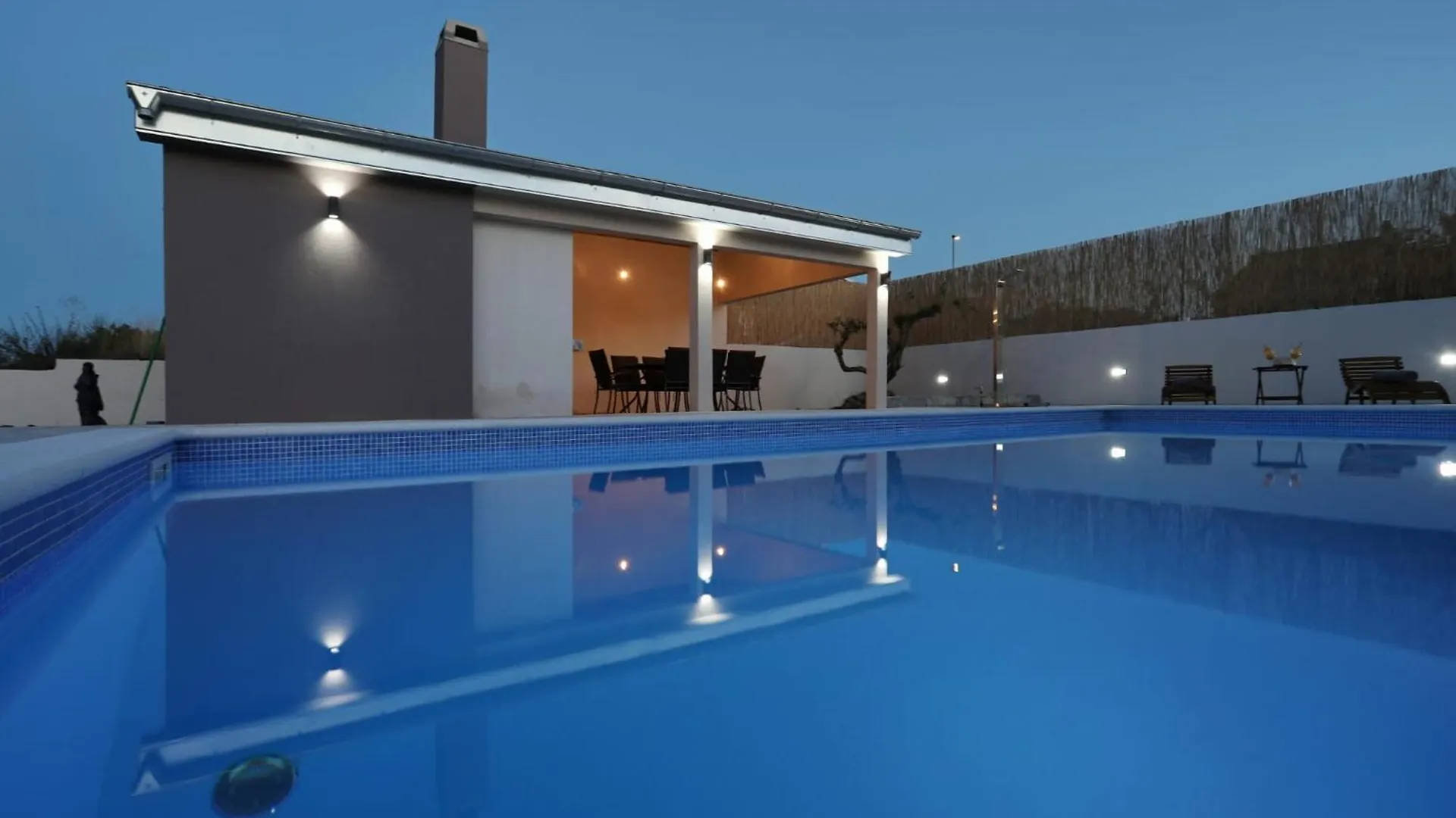 Fjaka Holiday Home Pridraga
